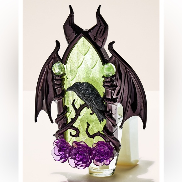 Maleficent Wallflower Plug - Picture 3 of 5